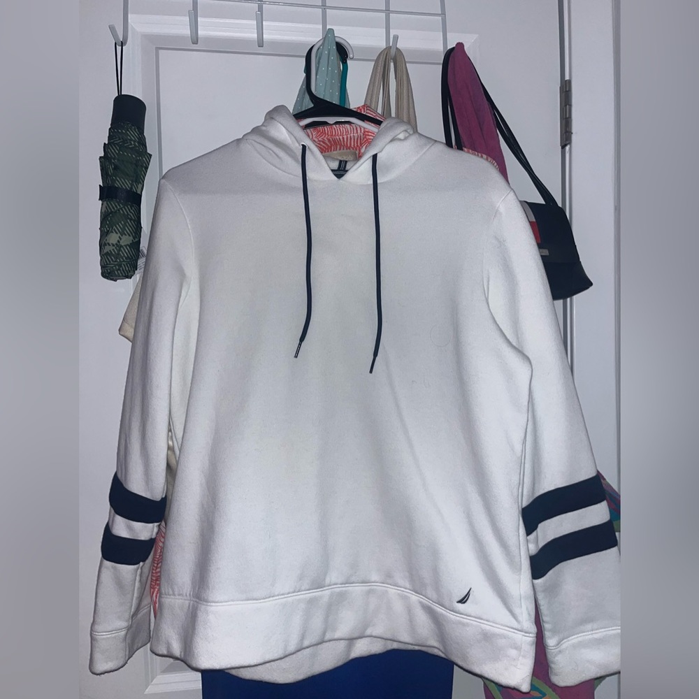 White and black náutica sweater like new